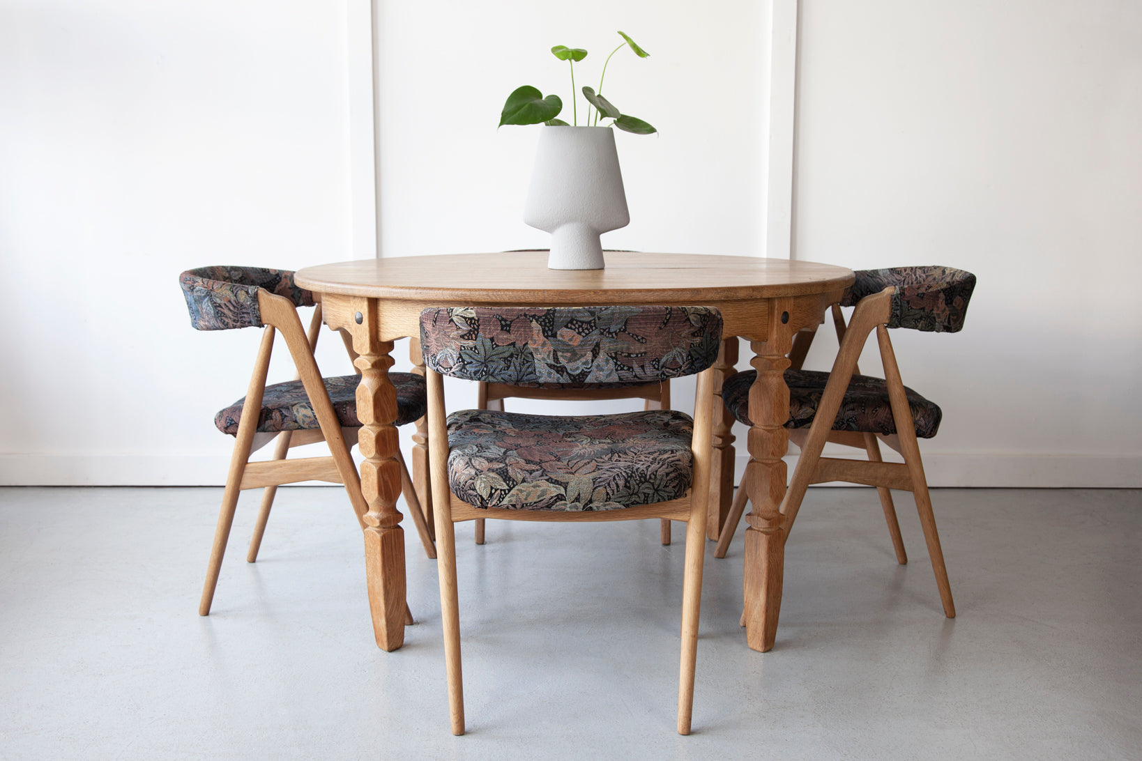 Tiger Oak Extendable Dining Table