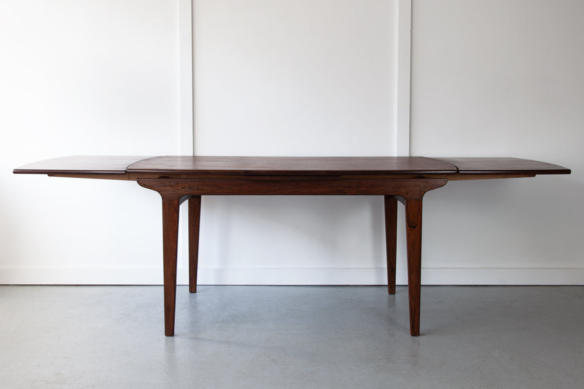 Extending 'Surfboard' Dining Table in Rosewood